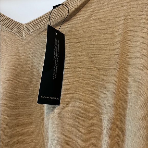 Banana Republic Forever Sweater Beige Size Large NWT - Picture 5 of 6